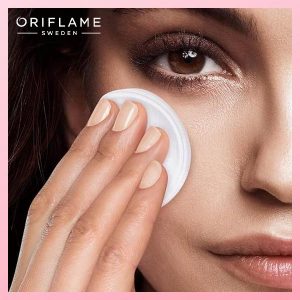 Oriflame Giordani Gold Sheer Powder SPF 15 - Natural main image 1