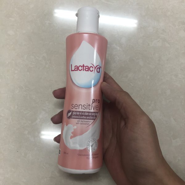 Dung dịch vệ sinh Lactacyd Pro Sensitive Nubeauty 2